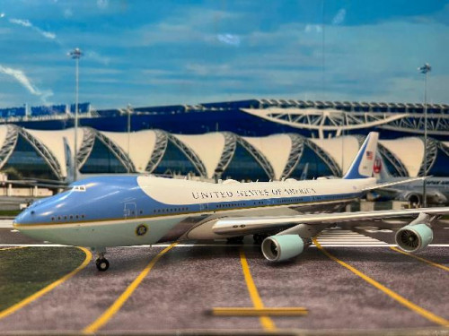 Inflight 1:200 USAF VC-25A #28000t IFVC25A1126P [Width 30 Length 35 Height 10 cm] 1