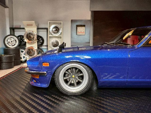 Ignition 1:18 Fairlady Z(S30)Blue MidNight With Mr.Akio Asakura IG3591 [Width 10 Length 25 Height 7 9