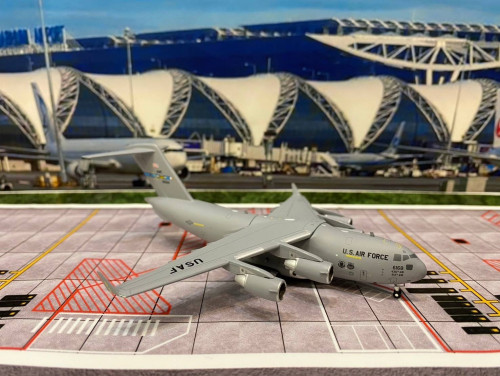 Gemini Jets 1:400 USAF C-17A Globemaster III 06-6168 (Dover Air Force Base) GM143 1