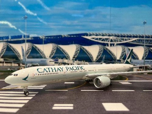 Inflight 1:200 Cathay Pacific 777-300ER B-KQF WB7773023 [Width 33 Length 37 Height 8 cms] 1