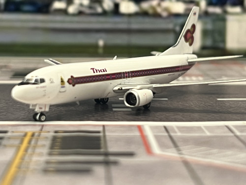 PH1694 1:400 Thai 737-400 HS-TDK King 's logo [Width 7 Length 9 Height 2.5 cm] 8