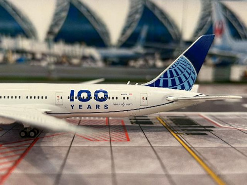 Gemini Jets 1:400 United Airlines B787-9 N61101 '100 Yrs' GJ2228 [Width 15 Length 15.5 Height 4.5 cm 6