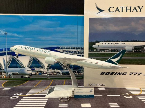 Inflight 1:200 Cathay Pacific 777-300ER B-KQF WB7773023 [Width 33 Length 37 Height 8 cms]