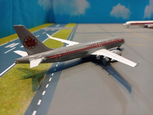 HW571593 1:200 Air Canada A220-300 Retro C-GNBN [Width 17 Length 19 Height 5.5 cms] 3