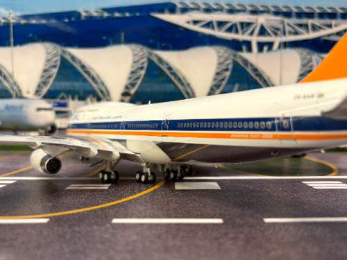 Inflight 1:200 South African 747-444 ZS-SAW IF744SA0524P [Width 30 Length 35 Height 6 cms] 8