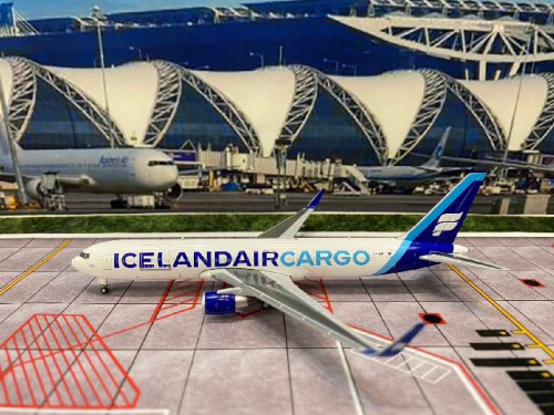 JCWings XX40172 1:400 Icelandair Cargo 767-300ER (BCF)TF-ISP [Width 12 Length 13.5 Height 3.5 cms] 2