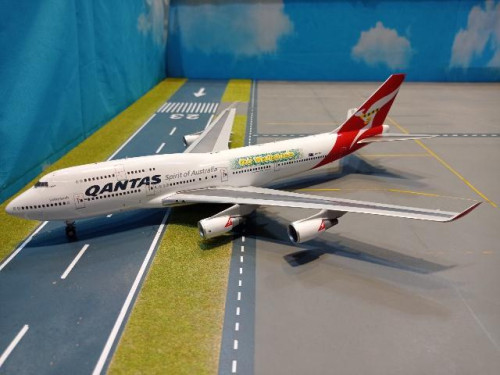 XX20048 1:200 Qantas 747-400ER Wallabies VH-OEI [Width 30 Length 35 Height 6 cms]