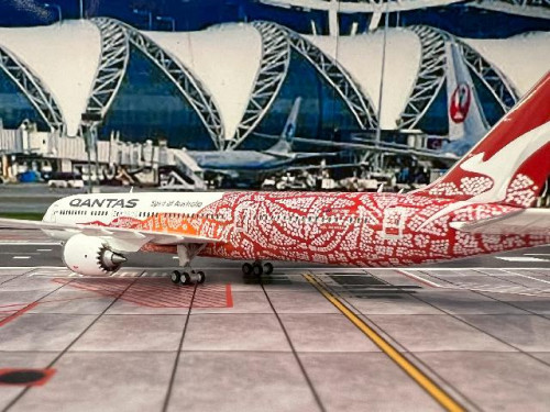 Gemini Jets 1:400 Qantas B787-9 VH-ZND 'Yam Dreaming' GJ2385 [Width 15 Length 15.5 Height 4.5 cm] 8