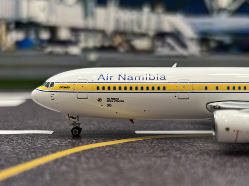 Phoenix 1:400 Air Namibia 767-300ER V5-NMB PH1948 [Width 12.0 Length 13.5 Height 3.5 cm] 3