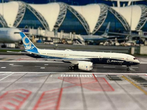 Aviation 1:400 Boeing B787-9 N789FT AV4403 [Width 15 Length 15.5 Height 4.5 cm] 2