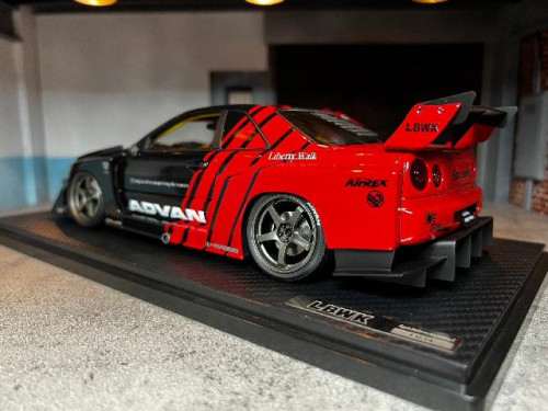Ignition:IG2703 1:18 LB-ER34 Super Silhouette Skyline Blk/Red [Width 10 Length 27 Height 8 cms] 2