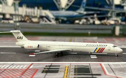 Phoenix 1:400 SAS MD-82 LN-RMN PH12056 [Width 8 Length 11.5 Height 2 cm] 2
