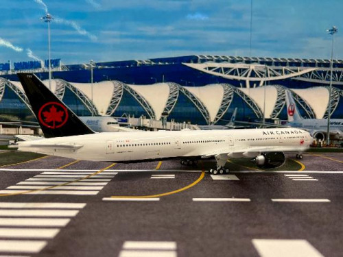 Inflight 1:200 Air Canada 777-333/ER C-FIUR B773ACIUR [Width 33 Length 37 Height 8 cms] 4