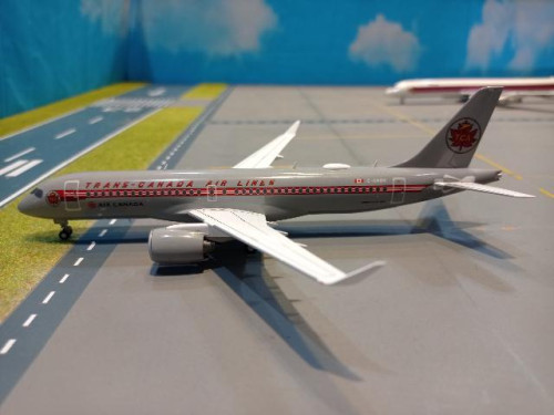 HW571593 1:200 Air Canada A220-300 Retro C-GNBN [Width 17 Length 19 Height 5.5 cms] 2