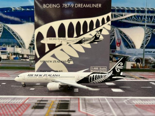 Phoenix 1:400 Air New Zealand 787-9 ZK-NZL PH12013 [Width 15 Length 15.5 Height 4.5 cm]