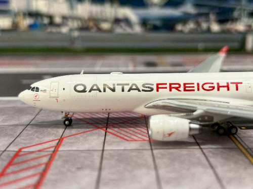 JCWings 1:400 Qantas Freight A330-200P2F VH-EBE XX40247 [Width 15 Length 15 Height 4 cm] 5