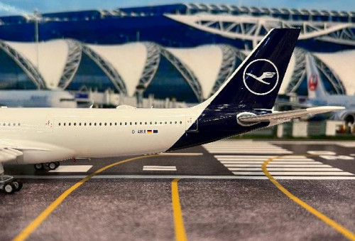 Inflight 1:200 Lufthansa A330-343 D-AIKR B333IKR [Width 30 Length 31 Height 8.5 cm] 6
