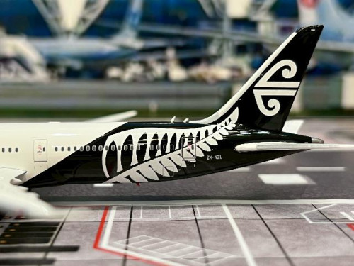 Phoenix 1:400 Air New Zealand 787-9 ZK-NZL PH12013 [Width 15 Length 15.5 Height 4.5 cm] 4