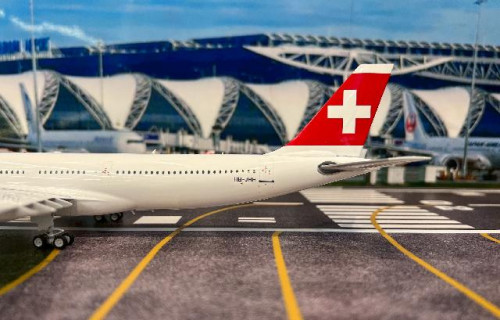 Inflight 1:200 Swiss A330-300 HB-JHH B333JHH  [Width 30 Length 31 Height 8.5 cm] 6