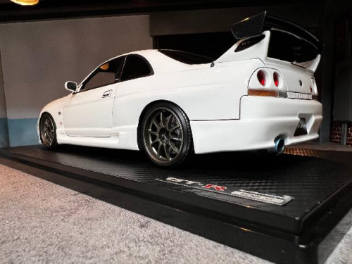 Ignition [IG2781] 1:18 Nissan Skyline GT-R (BCNR33) White [Width 10 Length 27 Height 7 cms] 2