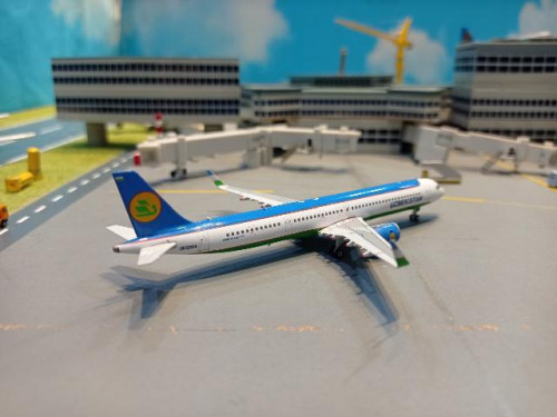 Phoenix PH1880 1:400 Uzbeksitan A321neo UK32104 [Width 9 Length 11 Height 3 cms] 3