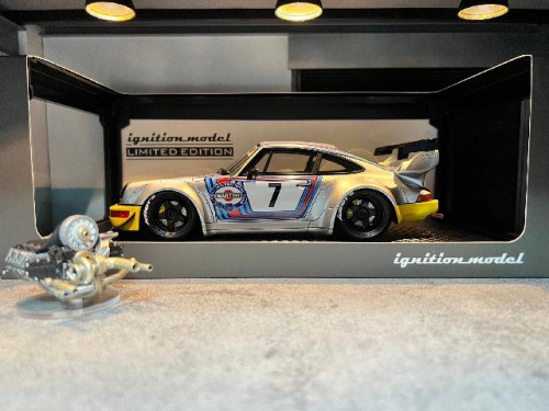 Ignition IG3006 1:18 RWB 964 Sil/Yell With M64 engine [Width 10