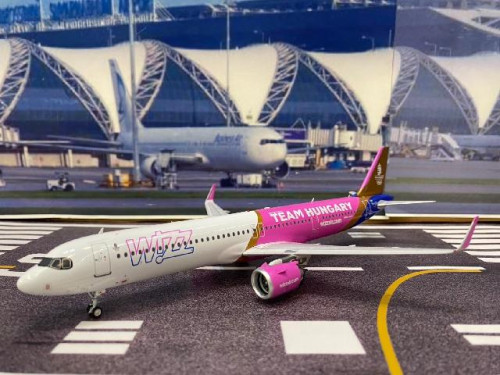 Inflight IF321W60924 1:200 Wizz A321-271NX A6-WZD [Width 17.5 Length 22 Height 6 cms]