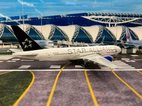 Gemini Jets 1:200 United 777-200ER N77022 Star Alliance G21380 [Width 33 Length 32 Height 8 cms] 4