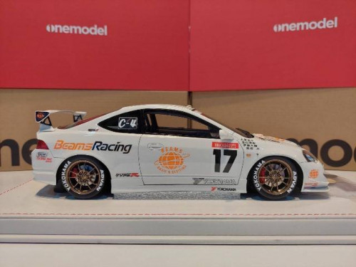 One Model: 21D01-01 1:18 DC5 Type R Beams Integra Racing #17 [Width 10 Length 25 Height 7 cms] 4