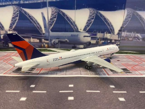 Gemini Jets 1:200 Delta 757-200 N683DA G21307 [Width 19 Length 24 Height 6 cms 3