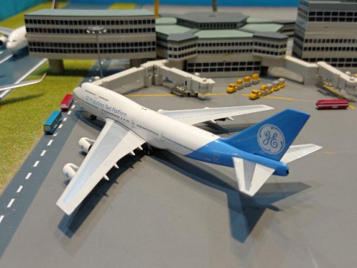 Phoenix:P4453 1:400 General 747-400 N747GF [Width 16 Length 16.5 Height 5 cms] 4
