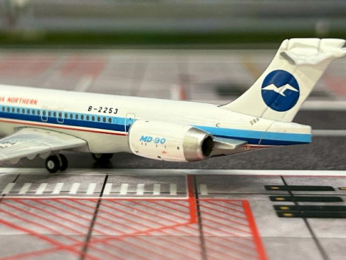Gemini Jets 1:400 China Northern MD-90 B-2253 GJ2347 [Width 8 Length 11.5 Height 2 cm] 8