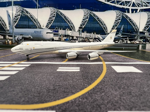 Phoenix 1:400 Brunei Sultan’s Flight 747-8 V8-BKH PH1947 [Width 18 Length 18.5 Height 4.5 cm] 1