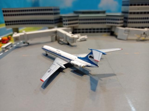 Panda 52302 1:400 Malev-Hungarian TU-134A HA-LBK [Width 7 Length 9.5 Height 2 cm] 3