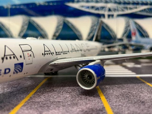Gemini Jets 1:200 United 777-200ER N77022 Star Alliance G21380 [Width 33 Length 32 Height 8 cms] 7