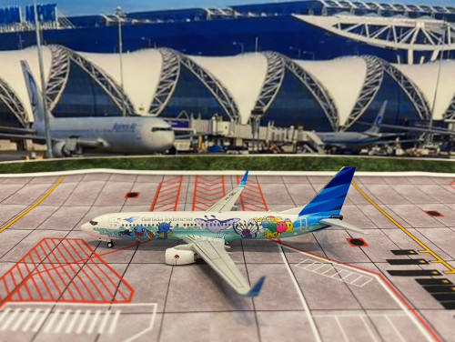 Phoenix P4581 1:400 Garuda Indonesia 737-800 PK-GMU [Width 9 Length 9.5 Height 3 cm] 2