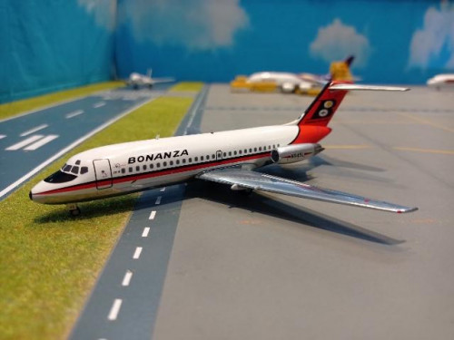 G2480 1:200 Bonanza DC-9-11 N945L [Width 14 Length 15 Height 4 cms.]