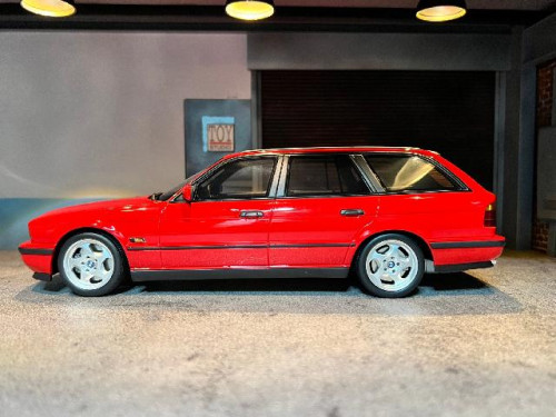 OT951 1:18 BMW E38 M5 Touring Red [Width 10 Length 25 Height 7 cms] 4