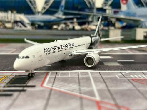 Phoenix 1:400 Air New Zealand 787-9 ZK-NZL PH12013 [Width 15 Length 15.5 Height 4.5 cm] 5
