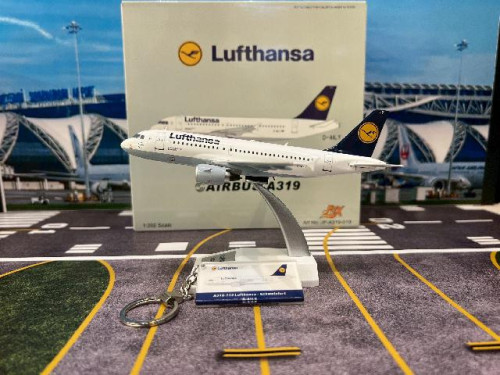JFox 1:200 Lufthansa A319-114 D-AILY JFA319019 [Width 17 Length 17 Height 6 cms]
