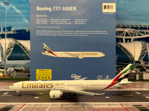  Gemini Jets 1:400 Emirates 777-300ER A6-EQH FD GJ2318F [Width 16 Length 18 Height 5 cm]