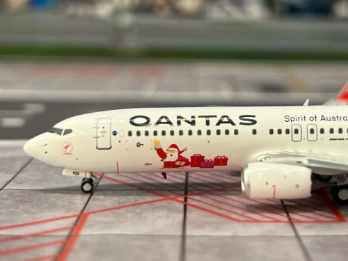 Panda 1:400 Qantas 737-800 VH-VZX 'Christmas' 62515 [Width 9 Length 9.5 Height 2.5 cm] 3