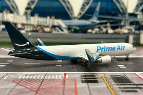 Phoenix 1:400 Amazon Prime B767-300ER C-GAZI P4674 [Width 12 Length 13.5 Height 3.5 cm] 4