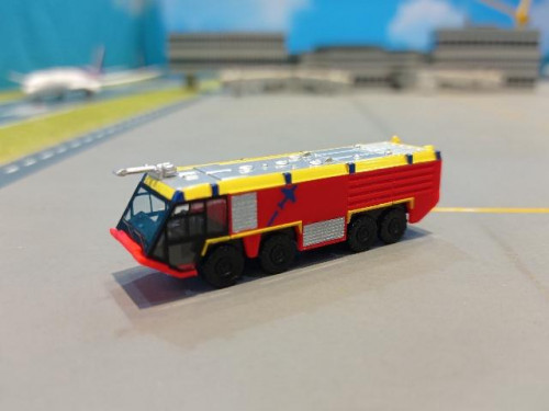 HW571548 1:200 Airport Fire Engine (Hamburg Airport) [Width 1.5 Length 6 Height 1.5 cms]