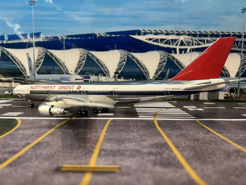 B Model 1:200 Northwest Orient B747-151 N605US B741605P [Width 30 Length 35 Height 10 cm] 4
