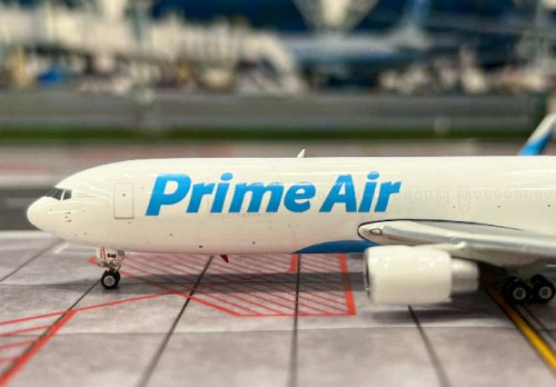 Phoenix 1:400 Amazon Prime B767-300ER C-GAZI P4674 [Width 12 Length 13.5 Height 3.5 cm] 5