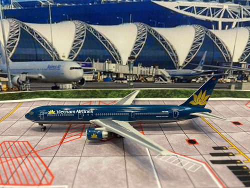 Phoenix PH1900 1:400 Vietnam 767-300ER VN-A766 [Width 12 Length 13.5 Height 3.5 cm] 2