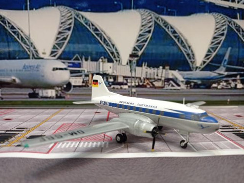 Phoenix 1:200 Deutsche Lufthansa IL-14 DM-SBF P2026 [Width 15.5 Length 11 Height 4 cm] 1