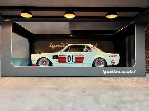 IG2661 1:18 LB-Works Hakosuka 2Door White/Red #01 [Width 10 Length 24 Height 7 cms] 9