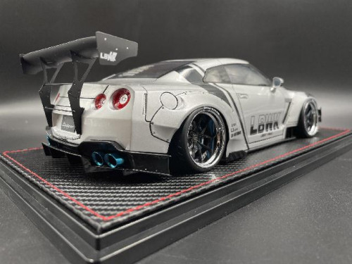 Ignition [IG2343] 1:18 LB-WORKS Nissan GT-R R35 type 2 Silver With Mr. Kato [Width 10 Length 25 Heig 2